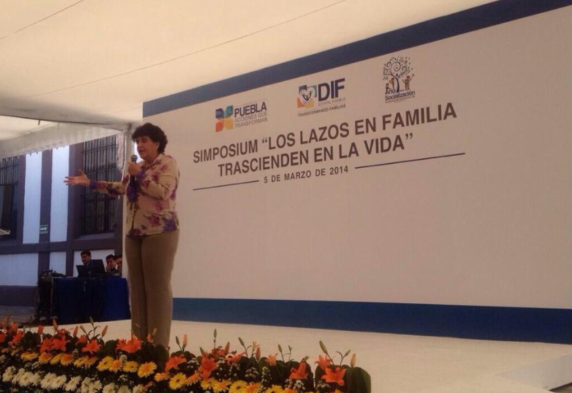 Conferencia en Simposio Los Lazos de la Vida trascienden en Familia - DIF Puebla - 2014